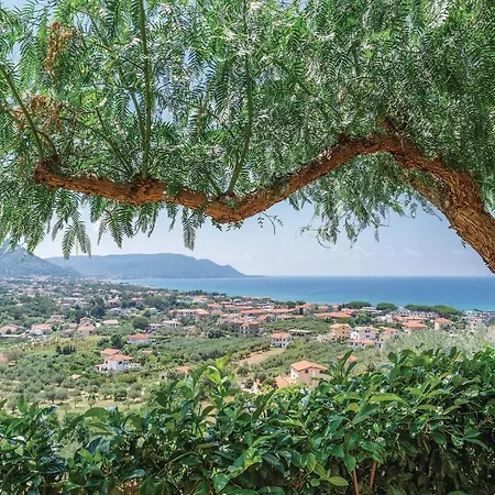 2 Bedroom Beautiful In S, M, Di Holiday home